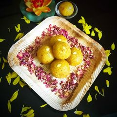 A picture of Motichoor (with suji) laddu.
