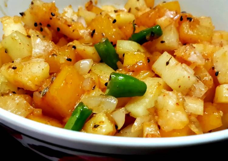 Steps to Prepare Favorite Stir fried Pumpkin with Potatoes/Aloo Kumro
Chechki