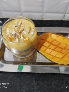 મેંગો કસ્ટર્ડ (Mango Custard Recipe In Gujarati) રેસીપી મુખ્ય ફોટો