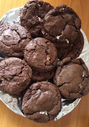 O poză a rețetei Triple chocolate biscuits// biscuiți cu ciocolată.