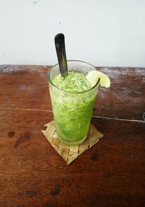 Foto resep Es timun selasih 😘