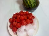 小孩的冰上西瓜球