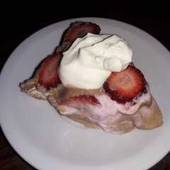 Una foto de Torta helada con frutas