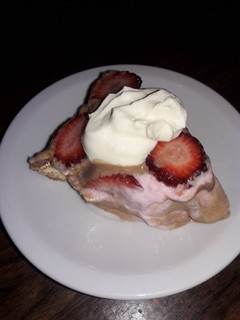 Una foto de Torta helada con frutas