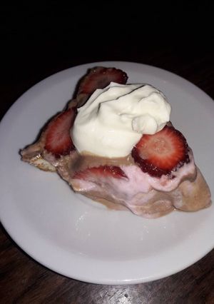 Una foto de Torta helada con frutas