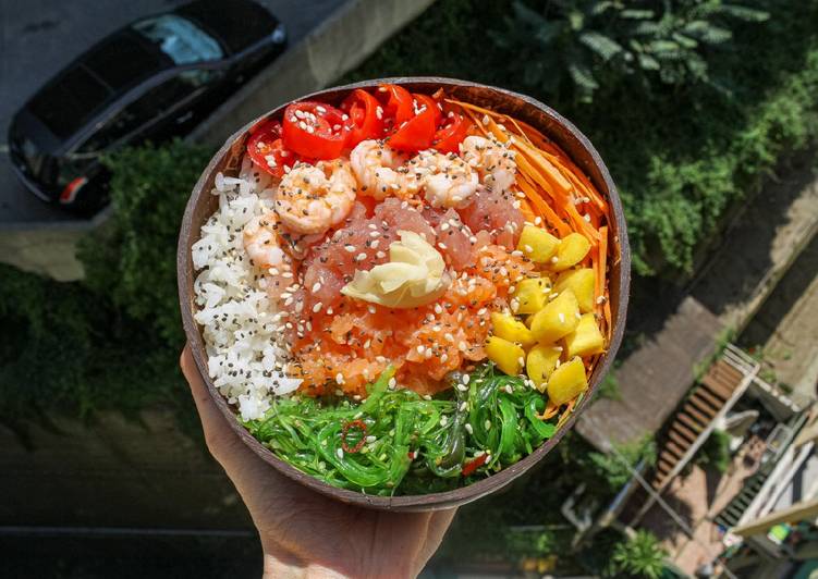Poke bowl con tris di tartare