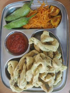 વણેલા ગાંઠિયા (Vanela Gathiya recipe in gujarati) રેસીપી મુખ્ય ફોટો