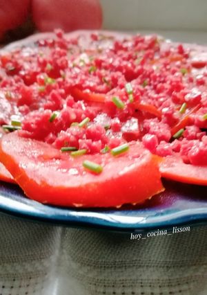 Foto principal de Carpaccio de tomate con tartar de salami