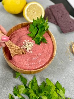 Une photo de Houmous de betterave rouge