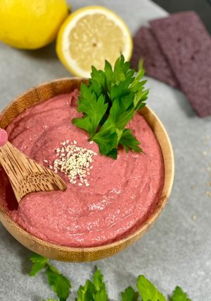 Une photo de Houmous de betterave rouge