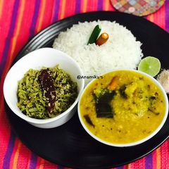 A picture of Bottle Gourd and Bitter Gourd Dal.