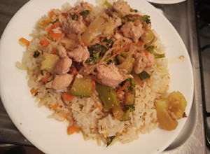 Una foto de Chapsui de pollo con arroz