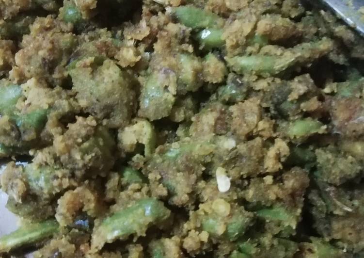 Recipe of Quick Besan ki mirch (gramflour chilli)