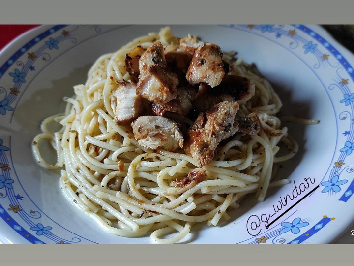 Resep Spaghetti Aglio e Olio dengan Italian herbs chicken grill Anti Gagal