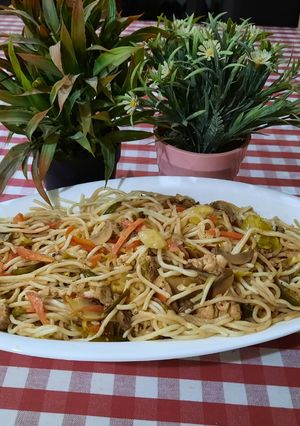 A picture of Chicken chowmein.