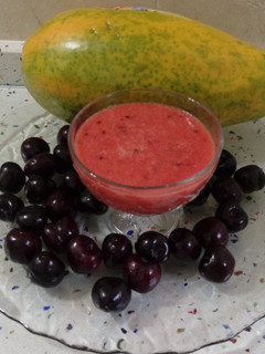 Una foto de Smoothie de papaya y cerezas