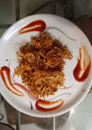 ડુંગળી ના ભજીયા (Onion Bhajiya recipe In Gujarati) રેસીપી મુખ્ય ફોટો