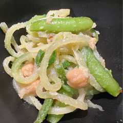 Una foto de Sugar Snap Peas with Squash Noodles