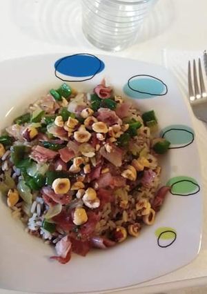 Una foto de Arroz salvaje con sofrito de verduras y jamón