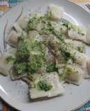 Ravioles con pesto de radicheta y de hierbas  en mixer