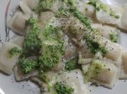 Una foto de pesto licuadora