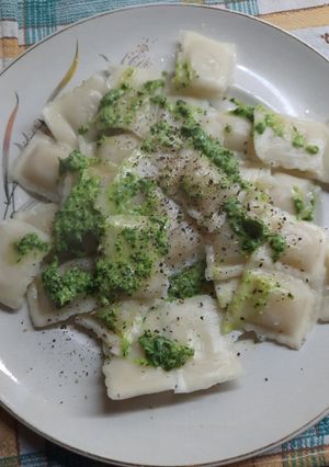 Una foto de Ravioles con pesto de radicheta y de hierbas  en mixer