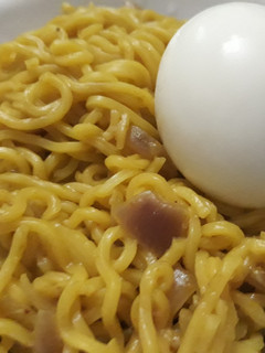 A picture of Noddles with egg.