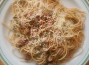 Una foto de Spaghetti con atún