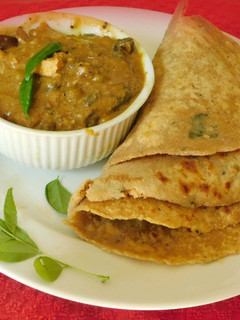 ஸ்பைசி உருளை மசாலா பரோட்டா(potato masala potato recipe in tamil) செய்முறை முக்கிய புகைப்படம்