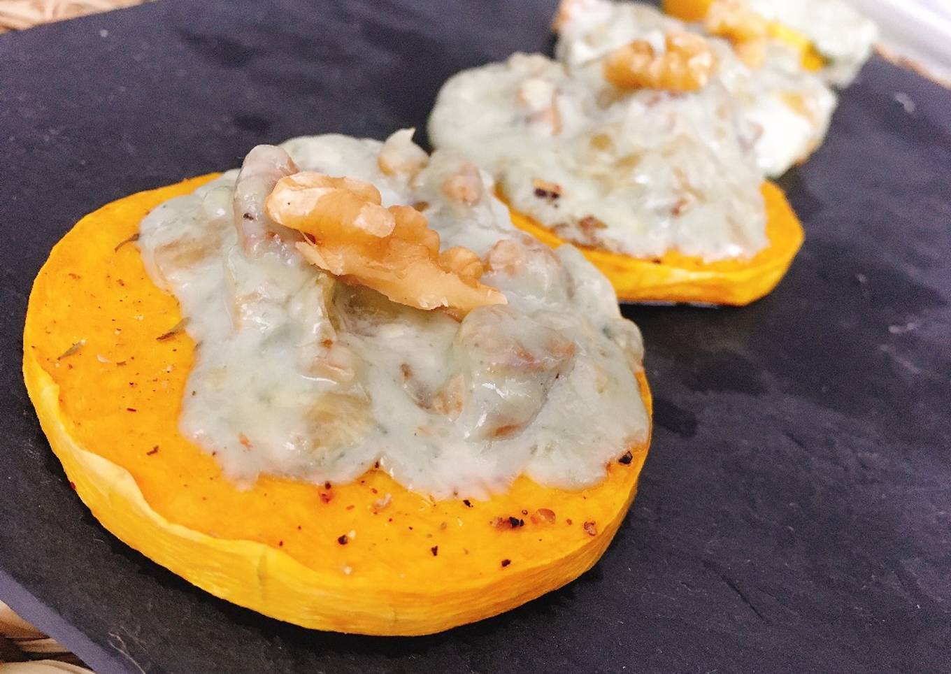 Calabaza asada con roquefort y nueces