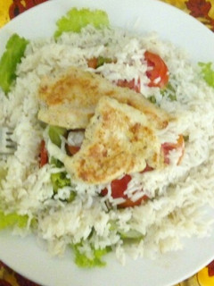 Una foto de Ensalada verde con pollo a la plancha