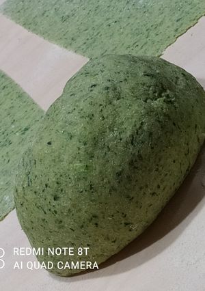 Foto di Impasto per sfoglia alle rape