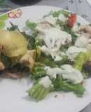 Rollitos de pechuga y ensalada de lechuga con hongos