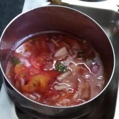 A picture of Onion tomato chutney.