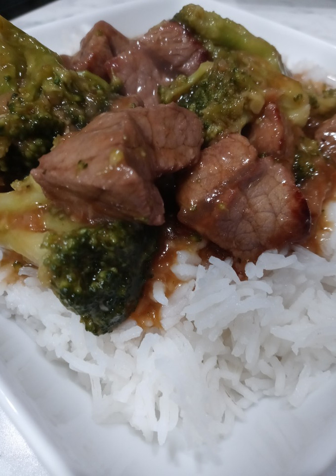 A picture of Beef and Broccoli.