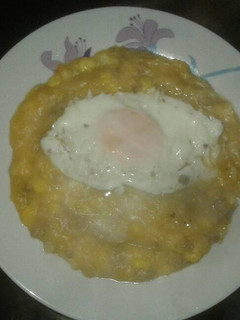 Una foto de Charquicán chileno con huevo
