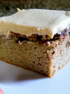 Una foto de Bizcocho de plátano y chocolate con crema de café