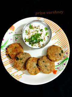 फलाहारी लौकी आलू की टिक्की (falahari lauki aloo ki tikki recipe in Hindi) रेसिपी मुख्य फोटो