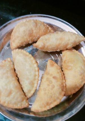 गुजिया(gujiya recipe in hindi) रेसिपी मुख्य फोटो