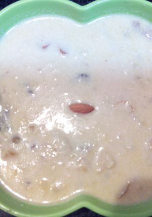 A picture of Apple kheer.