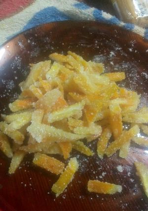 Una foto de Cascaritas de naranjas confitadas 🍊