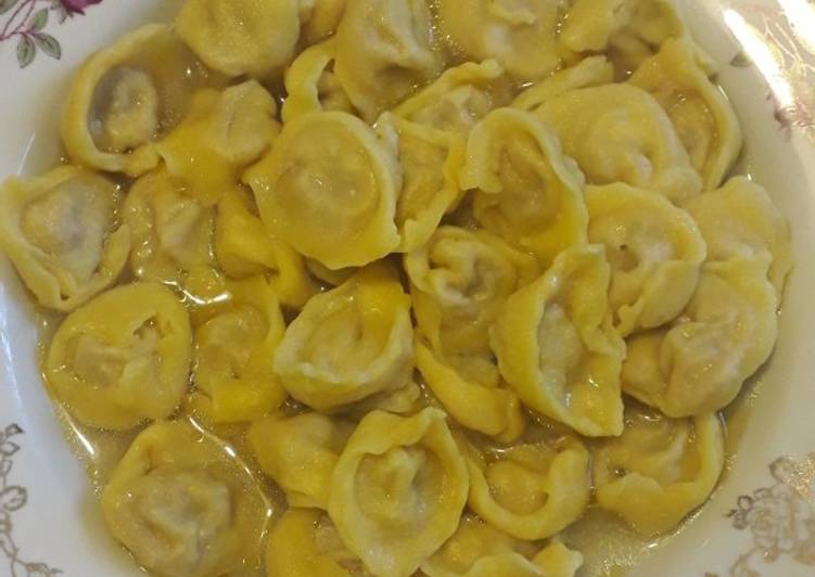 Cappelletti in brodo