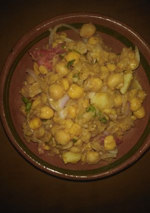 A picture of Tradional cholay. (chick pea).