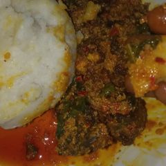 Tuwon shinkafa with miyar Agushi A picture of Tuwon shinkafa with miyar Agushi.