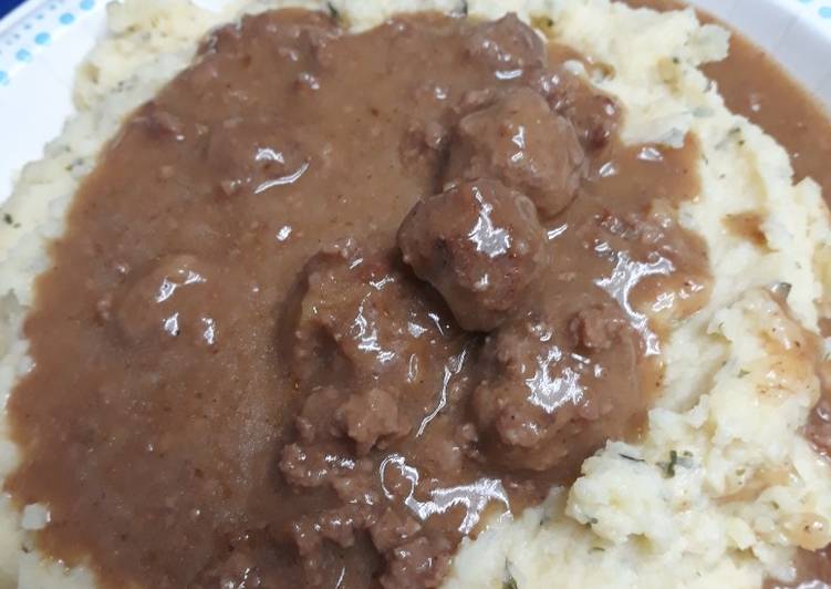 Easy Riced Potatoes and Meatball Gravy