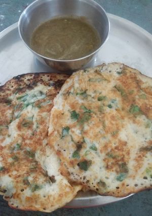 A picture of Spinach urad daal chilla.