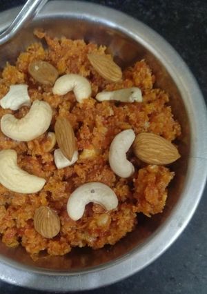 गाजर का हलवा (gajar ka halwa recipe in Hindi) रेसिपी मुख्य फोटो