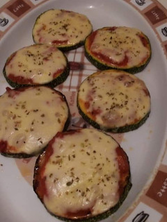 Una foto de Pizzetas de zapallo italiano (zuchinni)