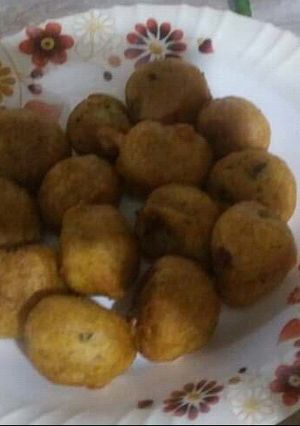 A picture of Aloo k chatpatay pakoray.