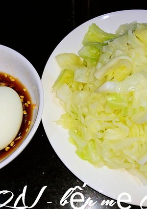 Hình của món Trứng luộc - bắp cải luộc.
